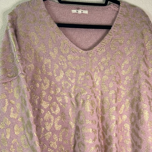 Sweater - Picture 1 of 4